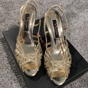 Nina gold strappy heels. Like new. Size 8M